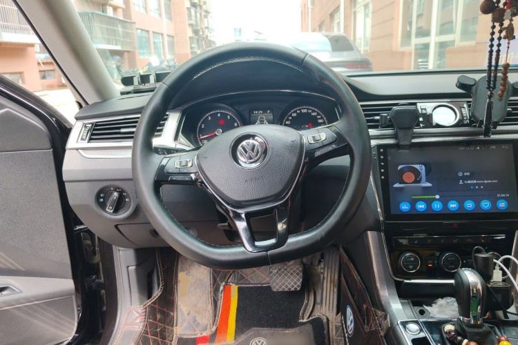 Used Volkswagen Passat 2017 330TSI DSG Luxury Edition Steering Wheel