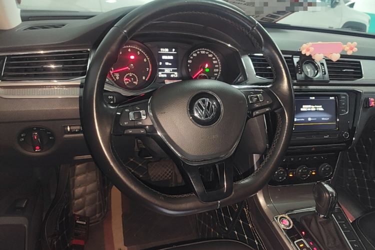 Used Volkswagen Passat 2017 330TSI DSG Luxury Edition Steering Wheel