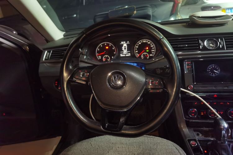 Used Volkswagen Passat 2017 330TSI DSG Luxury Edition Steering Wheel