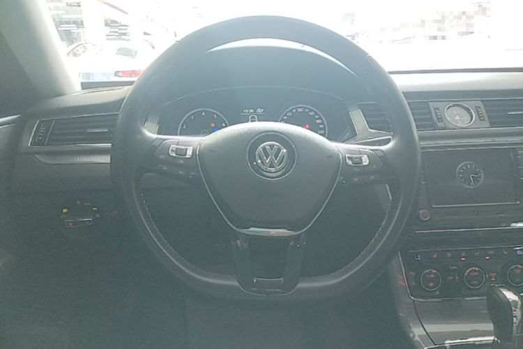 Used Volkswagen Passat 2017 330TSI DSG Luxury Edition Steering Wheel