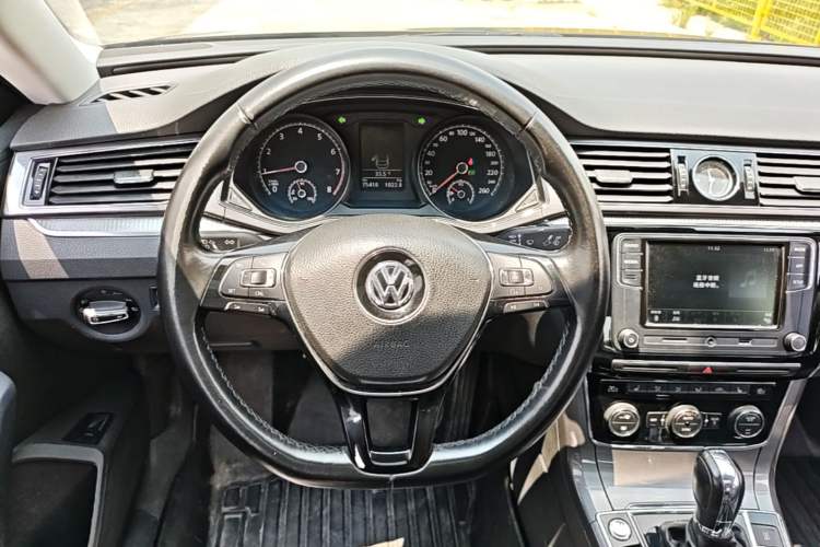 Used Volkswagen Passat 2017 330TSI DSG Luxury Edition Steering Wheel