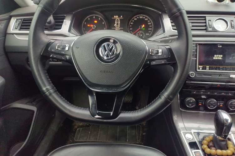 Used Volkswagen Passat 2017 330TSI DSG Luxury Edition Steering Wheel