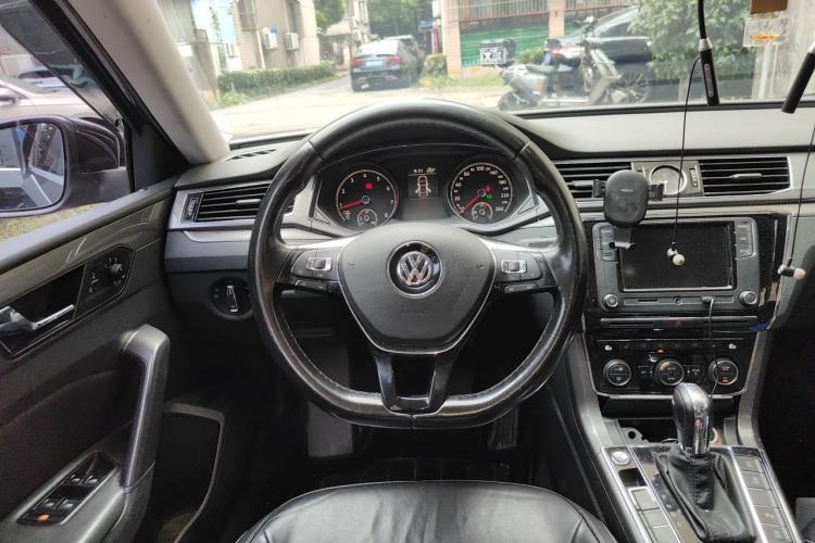 Used Volkswagen Passat 2017 330TSI DSG Luxury Edition Steering Wheel