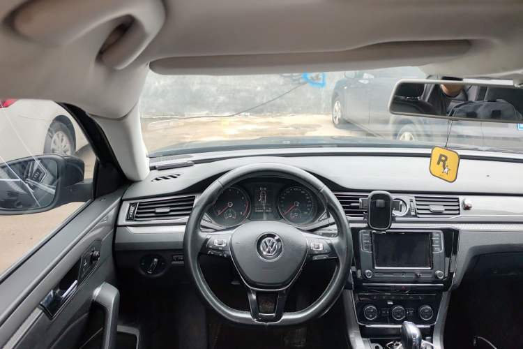 Used Volkswagen Passat 2017 330TSI DSG Luxury Edition Steering Wheel