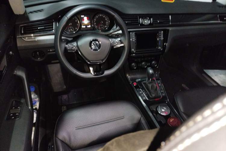 Used Volkswagen Passat 2017 330TSI DSG Prestige Edition Steering Wheel