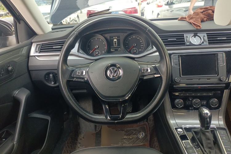 Used Volkswagen Passat 2017 330TSI DSG Luxury Edition Steering Wheel