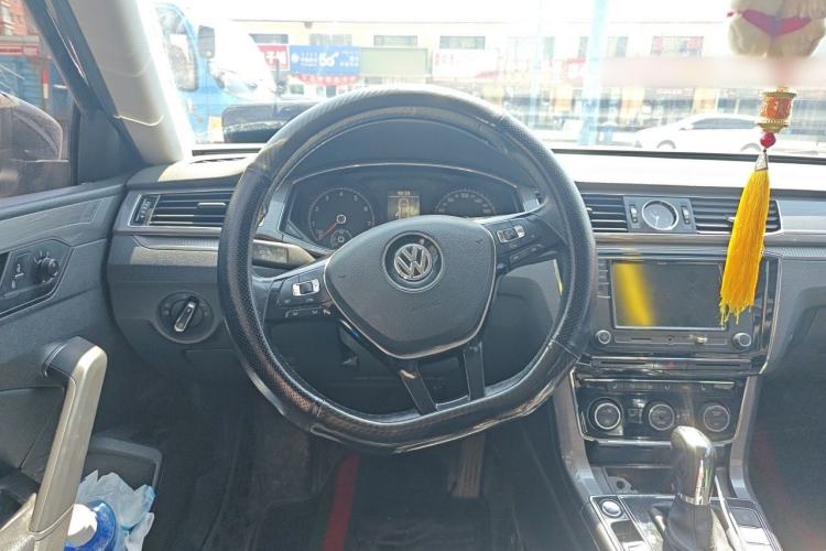Used Volkswagen Passat 2017 330TSI DSG Luxury Edition Steering Wheel