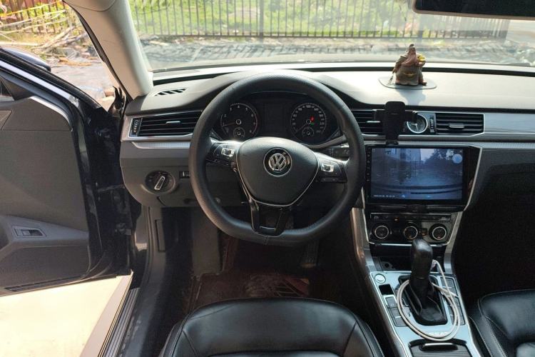 Used Volkswagen Passat 2017 330TSI DSG Luxury Edition Steering Wheel