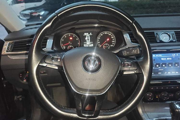 Used Volkswagen Passat 2017 330TSI DSG Luxury Edition Steering Wheel