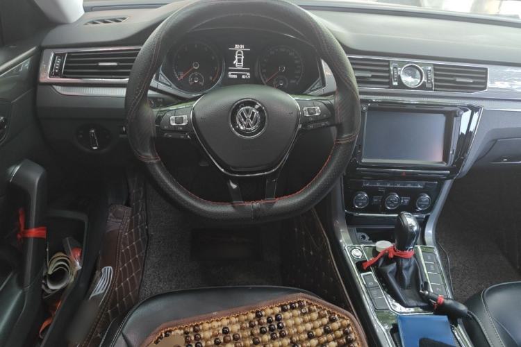 Used Volkswagen Passat 2017 280TSI DSG Luxury Edition Steering Wheel