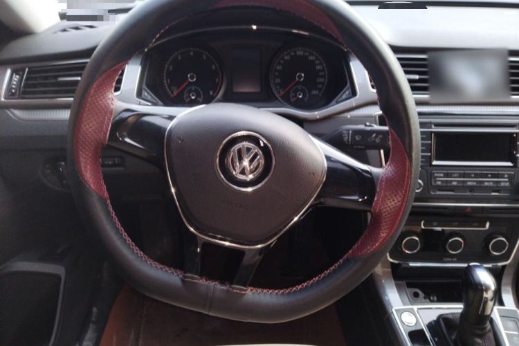 Used Volkswagen Passat 2017 330TSI DSG Luxury Edition Steering Wheel