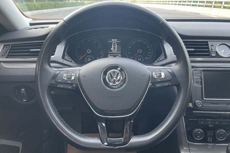 Used Volkswagen Passat 2017 330TSI DSG Luxury Edition Steering Wheel