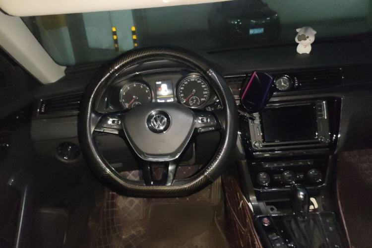 Used Volkswagen Passat 2017 330TSI DSG Luxury Edition Steering Wheel