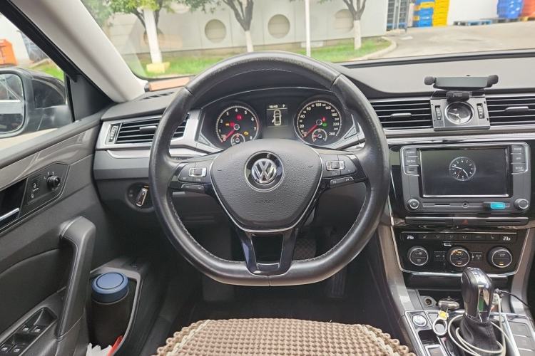 Used Volkswagen Passat 2017 330TSI DSG Luxury Edition Steering Wheel