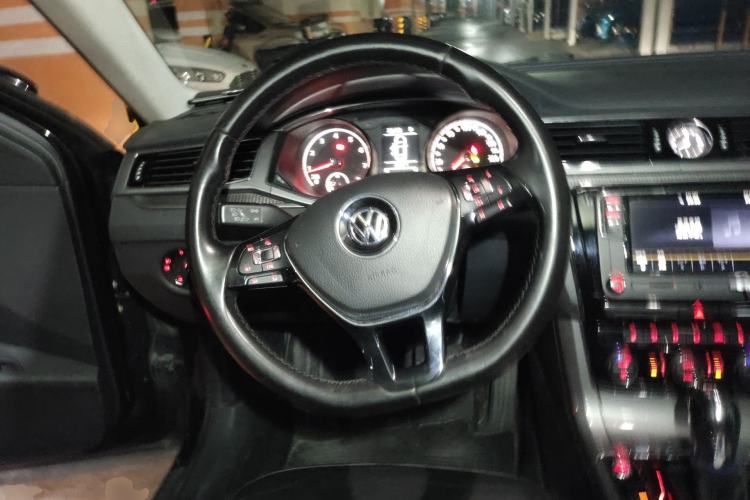 Used Volkswagen Passat 2017 330TSI DSG Luxury Edition Steering Wheel