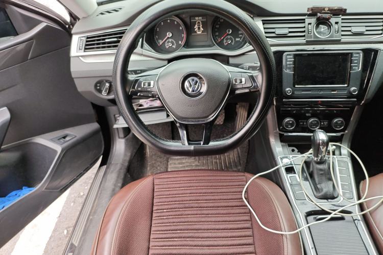 Used Volkswagen Passat 2017 330TSI DSG Luxury Edition Steering Wheel
