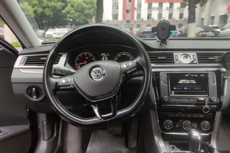 Used Volkswagen Passat 2017 330TSI DSG Luxury Edition Steering Wheel
