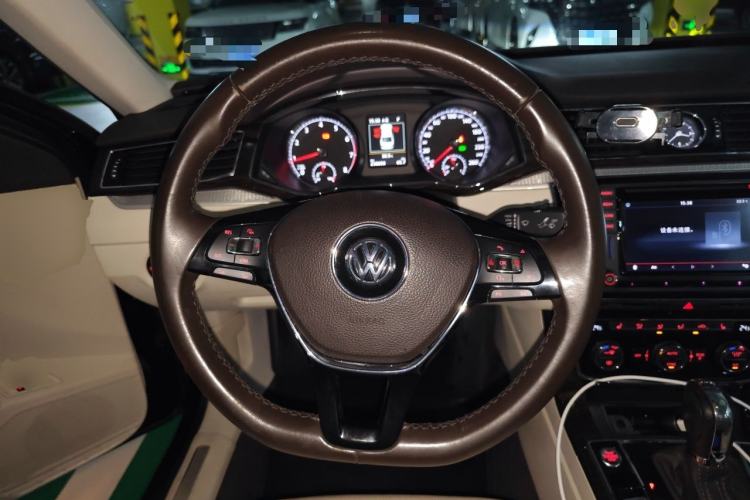 Used Volkswagen Passat 2017 330TSI DSG Luxury Edition Steering Wheel