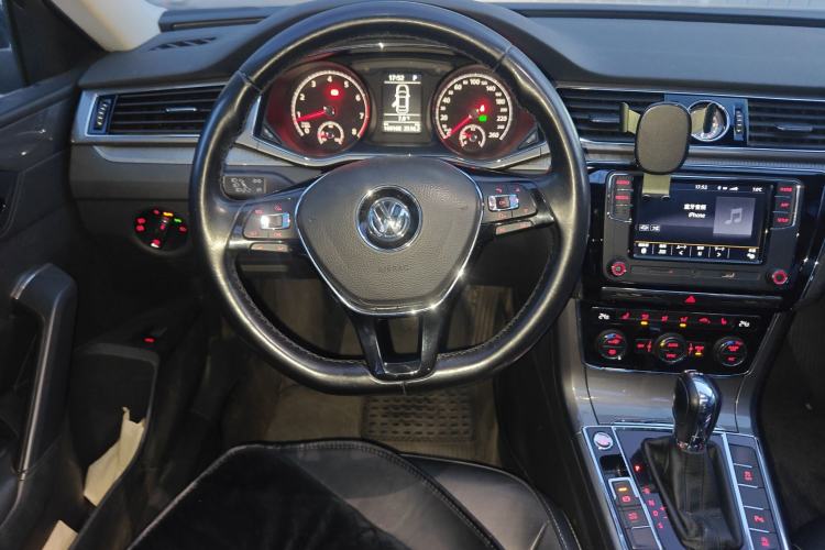 Used Volkswagen Passat 2017 330TSI DSG Luxury Edition Steering Wheel
