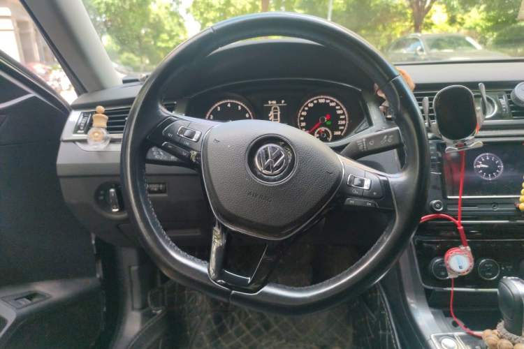 Used Volkswagen Passat 2017 330TSI DSG Luxury Edition Steering Wheel