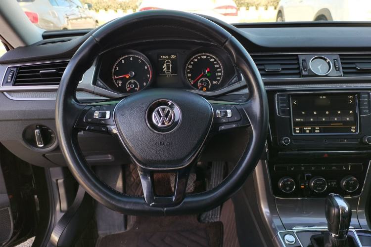 Used Volkswagen Passat 2017 330TSI DSG Luxury Edition Steering Wheel