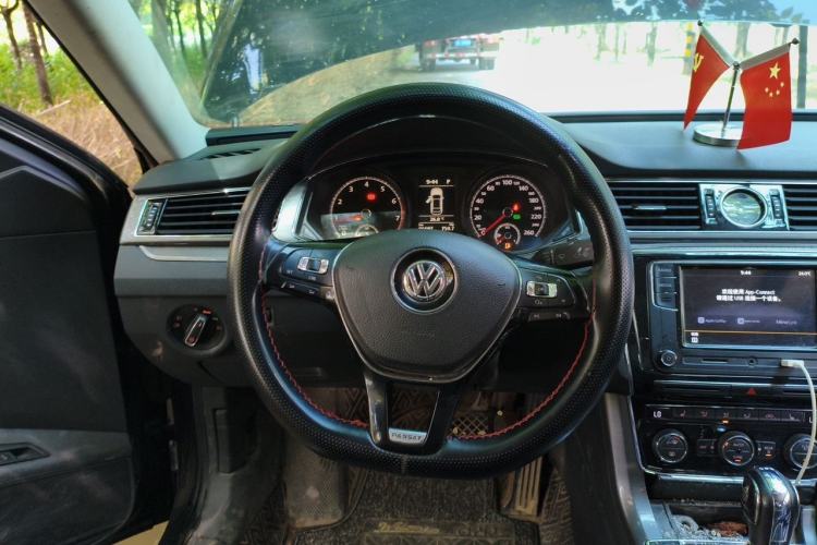 Used Volkswagen Passat 2017 330TSI DSG Luxury Edition Steering Wheel