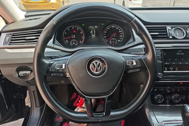 Used Volkswagen Passat 2017 330TSI DSG Luxury Edition Steering Wheel