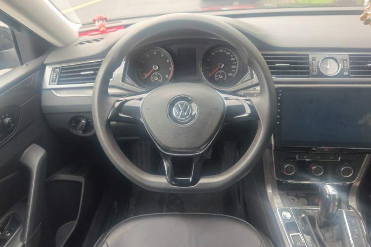 Used Volkswagen Passat 2017 280TSI DSG Luxury Edition Steering Wheel