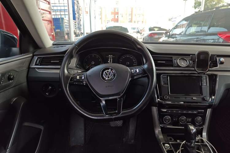 Used Volkswagen Passat 2017 330TSI DSG Luxury Edition Steering Wheel