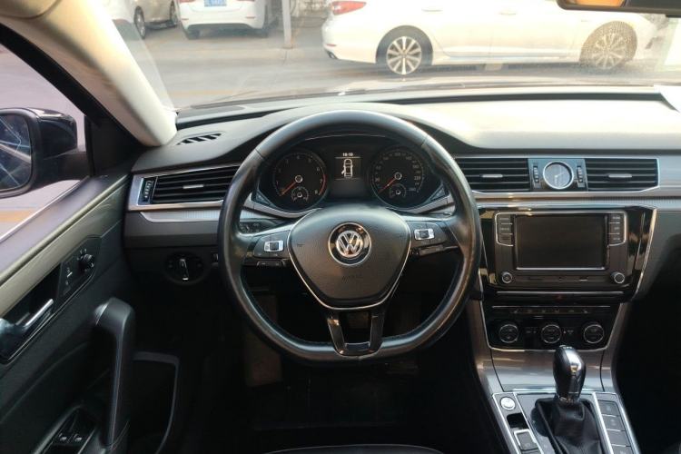Used Volkswagen Passat 2017 330TSI DSG Luxury Edition Steering Wheel
