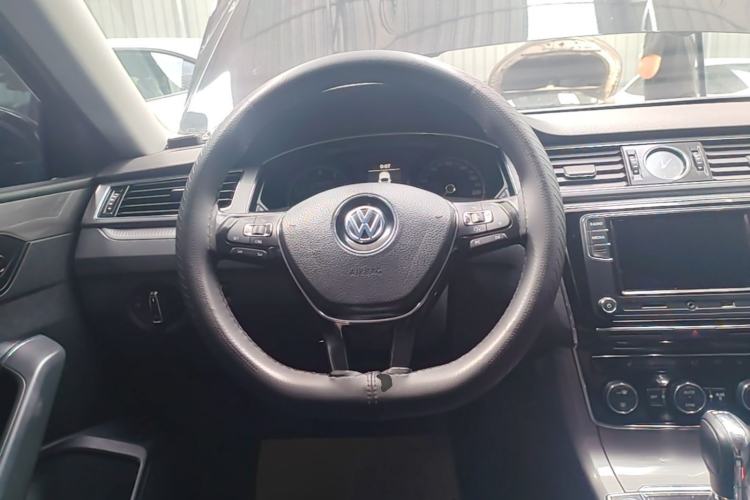 Used Volkswagen Passat 2017 330TSI DSG Luxury Edition Steering Wheel