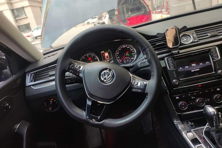 Used Volkswagen Passat 2017 330TSI DSG Prestige Edition Steering Wheel