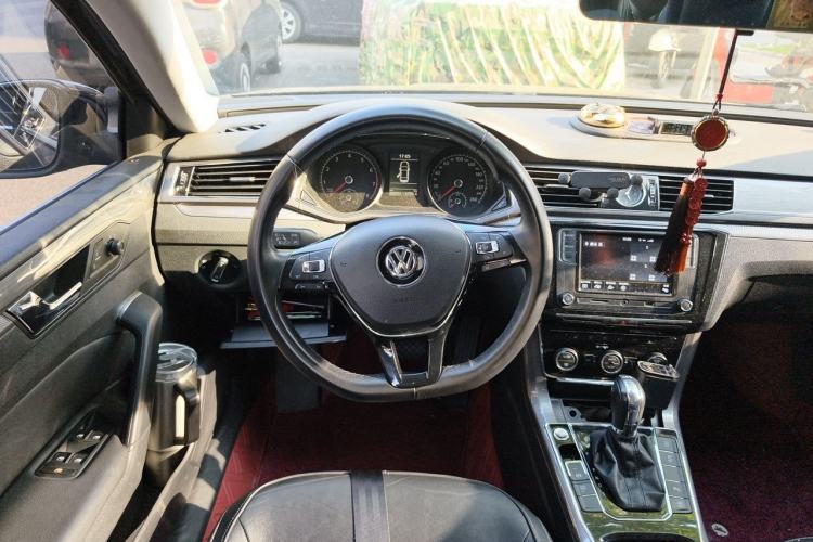 Used Volkswagen Passat 2017 330TSI DSG Luxury Edition Steering Wheel