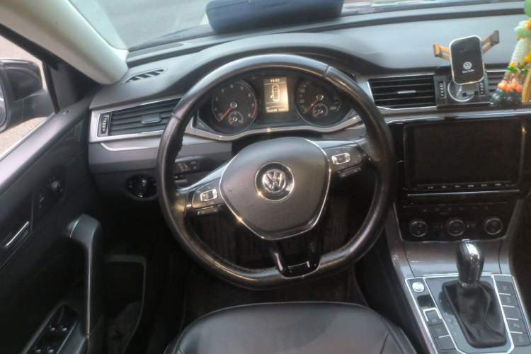 Used Volkswagen Passat 2017 330TSI DSG Luxury Edition Steering Wheel