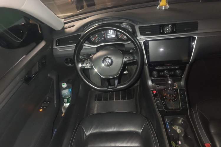 Used Volkswagen Passat 2017 330TSI DSG Luxury Edition Steering Wheel