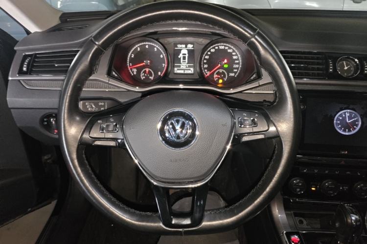 Used Volkswagen Passat 2017 330TSI DSG Luxury Edition Steering Wheel