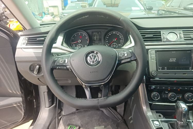 Used Volkswagen Passat 2017 330TSI DSG Luxury Edition Steering Wheel