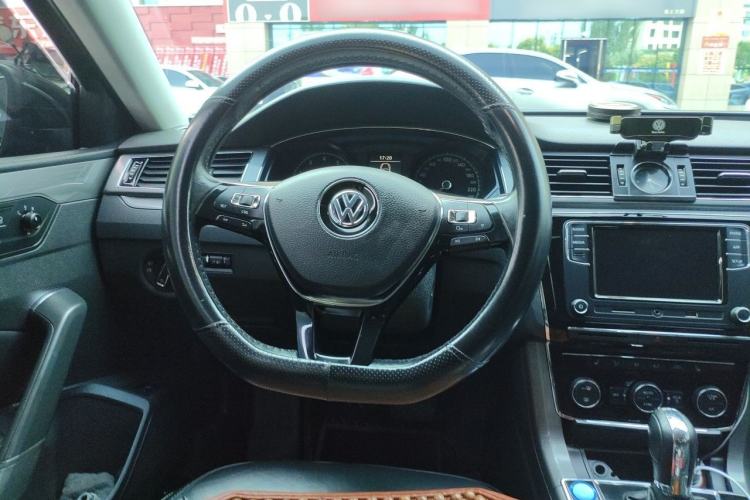 Used Volkswagen Passat 2017 330TSI DSG Luxury Edition Steering Wheel
