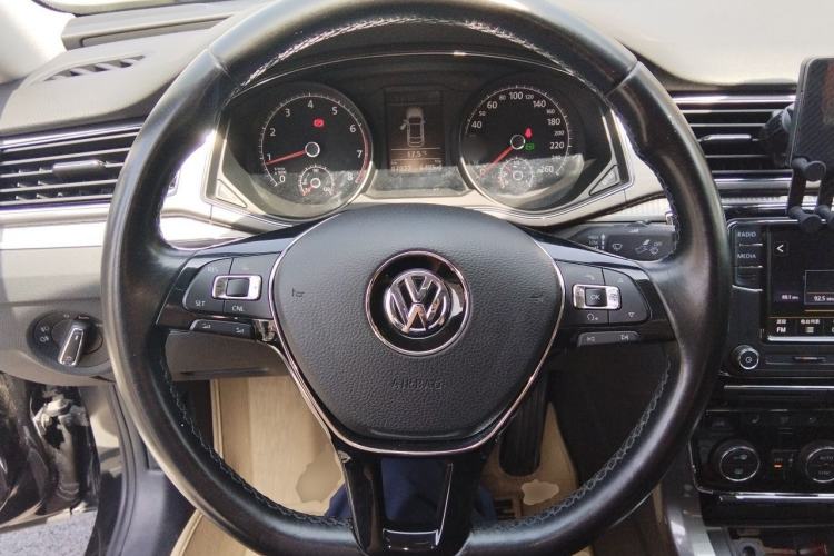 Used Volkswagen Passat 2017 330TSI DSG Luxury Edition Steering Wheel