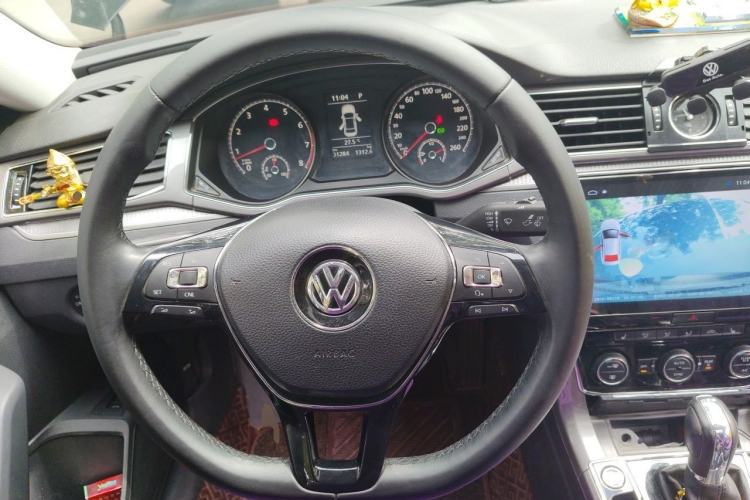 Used Volkswagen Passat 2017 330TSI DSG Luxury Edition Steering Wheel