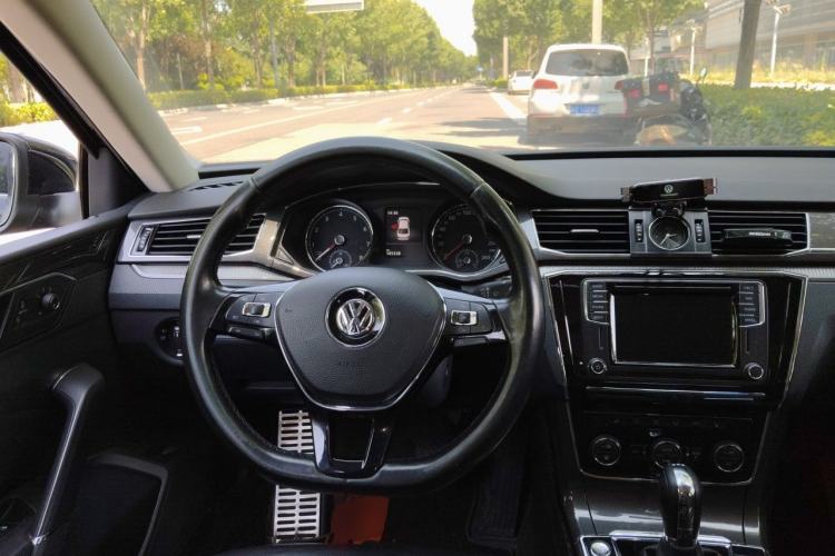 Used Volkswagen Passat 2017 330TSI DSG Prestige Edition Steering Wheel