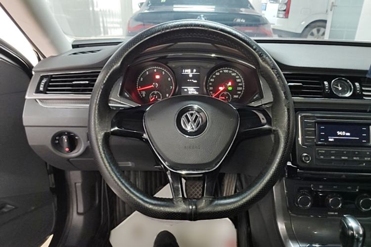 Used Volkswagen Passat 2017 330TSI DSG Luxury Edition Steering Wheel