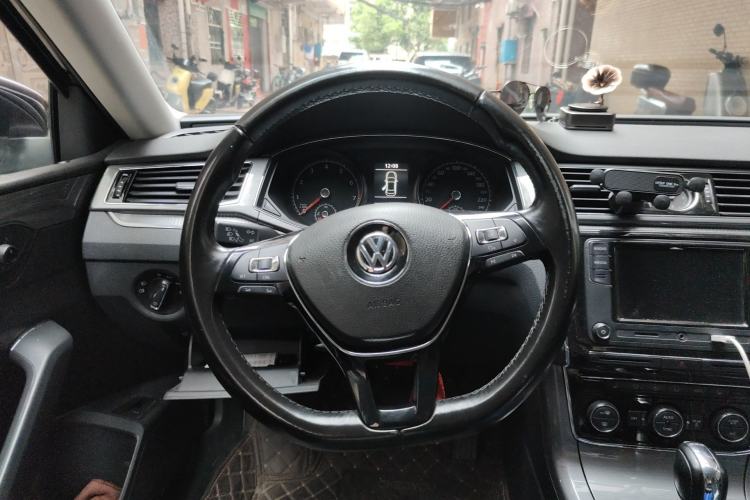Used Volkswagen Passat 2017 330TSI DSG Luxury Edition Steering Wheel
