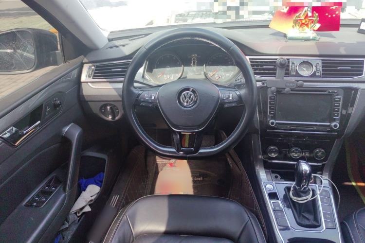 Used Volkswagen Passat 2017 330TSI DSG Luxury Edition Steering Wheel