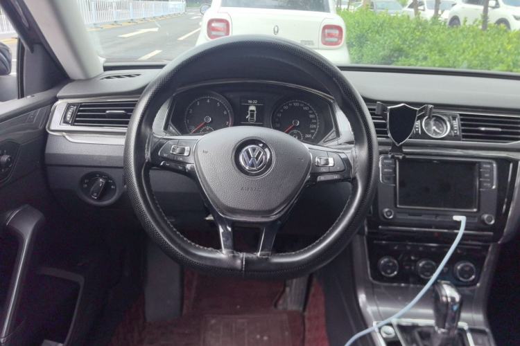 Used Volkswagen Passat 2017 330TSI DSG Luxury Edition Steering Wheel