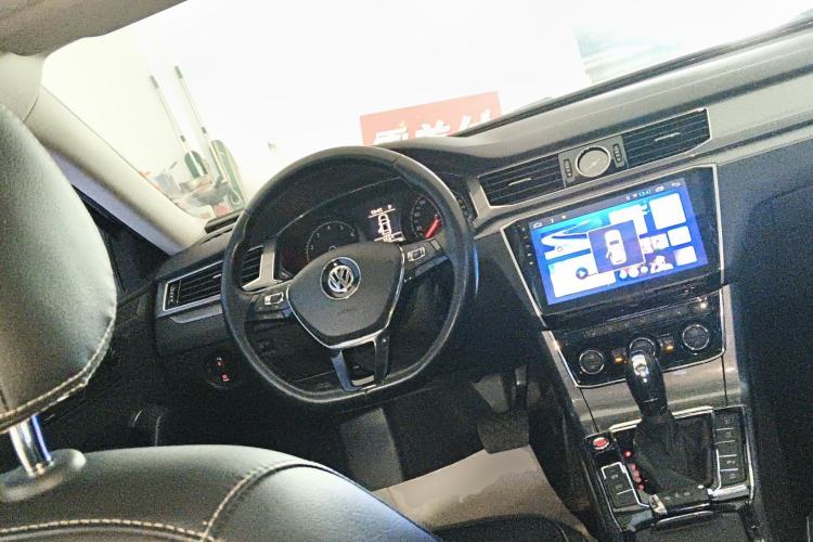 Used Volkswagen Passat 2017 330TSI DSG Luxury Edition Steering Wheel