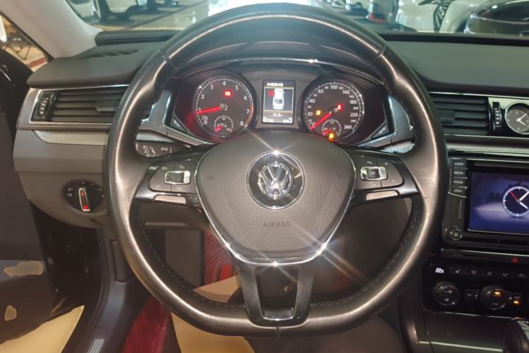 Used Volkswagen Passat 2017 330TSI DSG Prestige Edition Steering Wheel