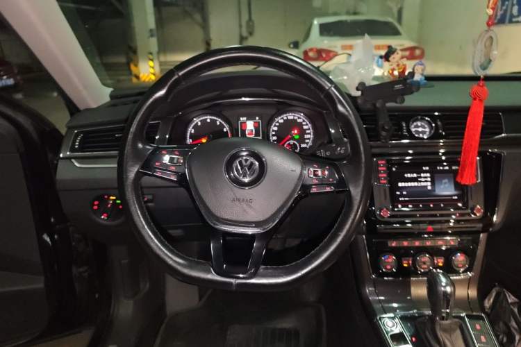 Used Volkswagen Passat 2017 330TSI DSG Prestige Edition Steering Wheel