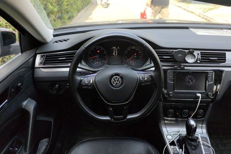 Used Volkswagen Passat 2017 330TSI DSG Luxury Edition Steering Wheel