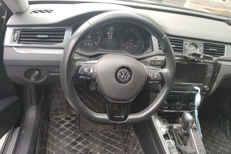 Used Volkswagen Passat 2017 280TSI DSG Luxury Edition Steering Wheel